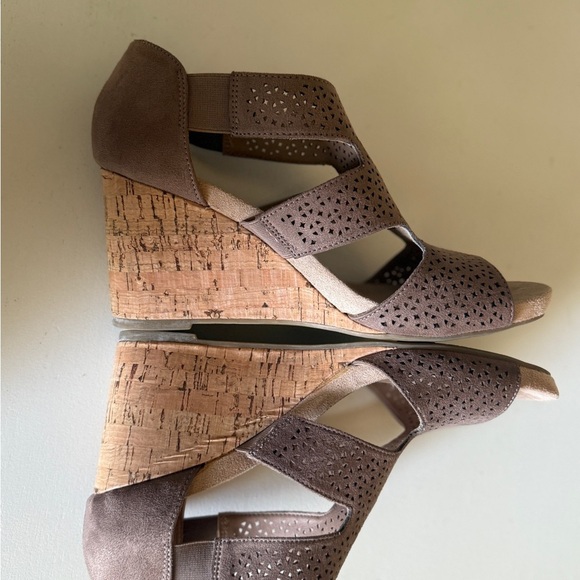 Life Stride Tan Perforated Wedge Sandals - Picture 5 of 9